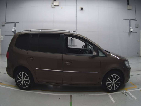 2015 Volkswagen Golf Touran 1TCTH[2]