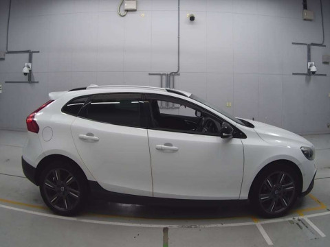 2016 Volvo V40 MB420XC[2]