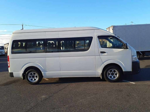 2017 Toyota Hiace Commuter KDH223B[2]