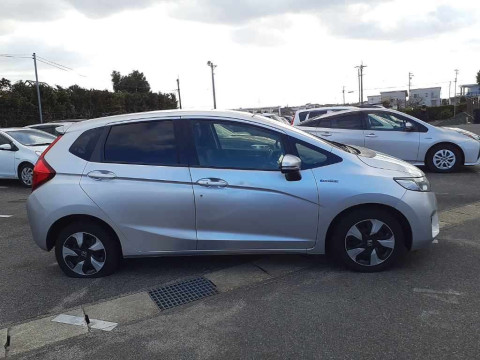 2015 Honda Fit Hybrid GP5[2]