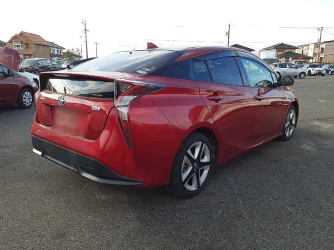 2016 Toyota Prius ZVW50[1]