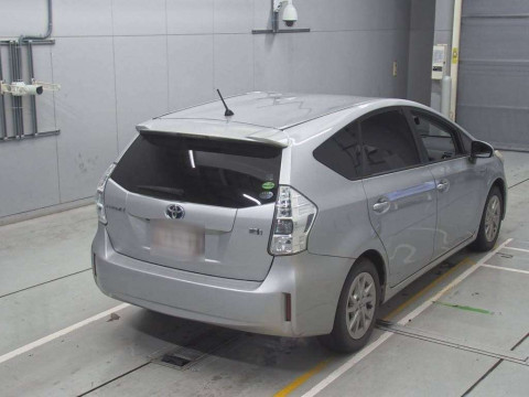 2012 Toyota Prius alpha ZVW41W[1]