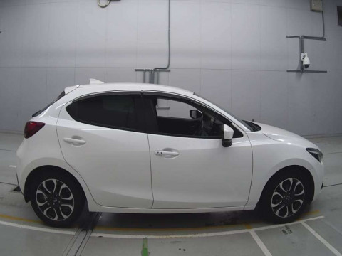 2016 Mazda Demio DJ5FS[2]