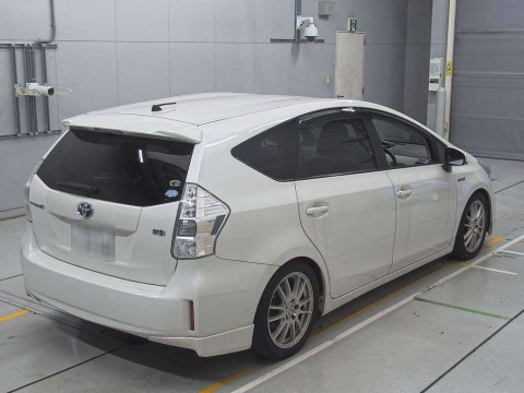 2011 Toyota Prius alpha ZVW41W[1]