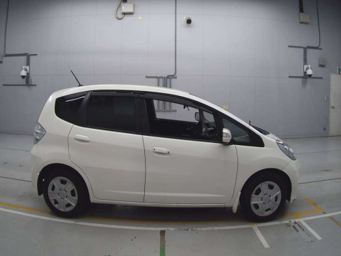 2012 Honda Fit Hybrid GP1[2]