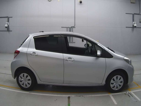 2013 Toyota Vitz NSP130[2]