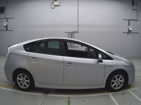 2010 Toyota Prius ZVW30[2]