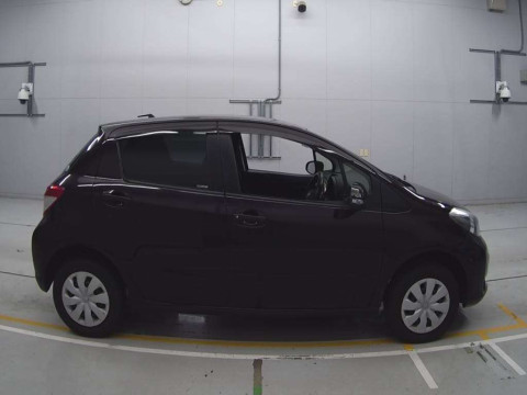 2014 Toyota Vitz NSP135[2]