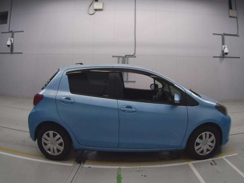 2014 Toyota Vitz NSP130[2]