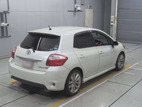 2010 Toyota Auris ZRE152H[1]