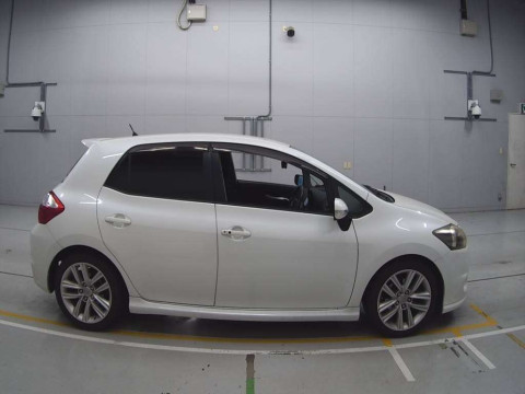 2010 Toyota Auris ZRE152H[2]