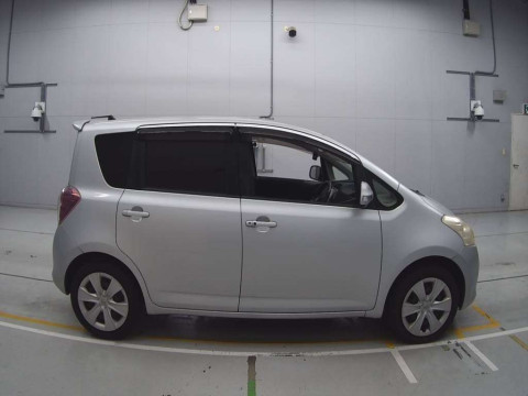 2010 Toyota Ractis NCP100[2]