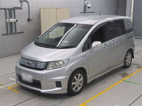 2013 Honda Freed spike hybrid GP3[0]