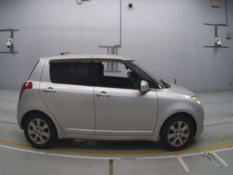 2010 Suzuki Swift ZC71S[2]