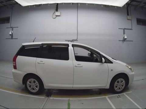 2004 Toyota Wish ZNE10G[2]