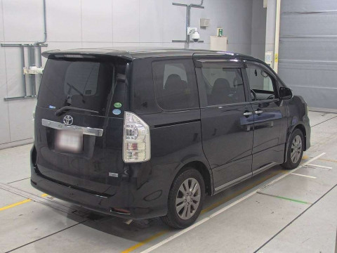 2012 Toyota Voxy ZRR70W[1]