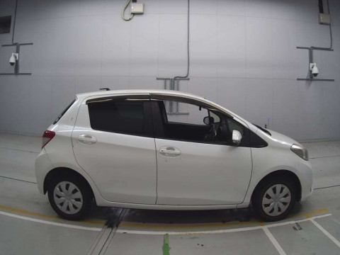 2013 Toyota Vitz KSP130[2]