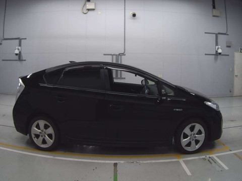 2013 Toyota Prius ZVW30[2]