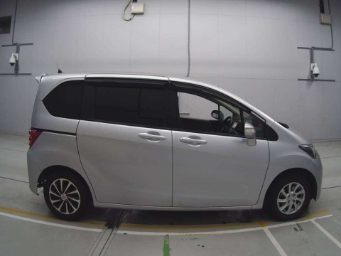 2010 Honda Freed GB3[2]