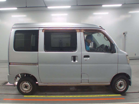 2011 Daihatsu Hijet Cargo S321V[2]