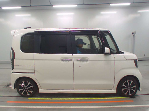 2017 Honda N-BOX CUSTOM JF3[2]