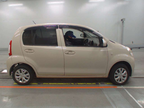 2015 Toyota Passo KGC30[2]