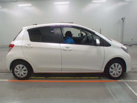 2014 Toyota Vitz KSP130[2]