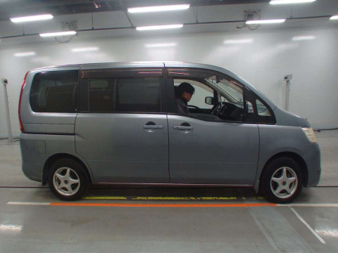 2010 Nissan Serena C25[2]