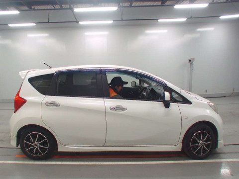 2013 Nissan Note E12[2]