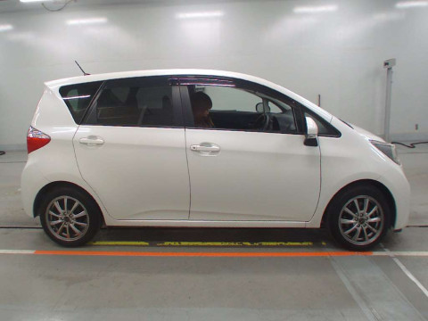 2011 Toyota Ractis NCP120[2]