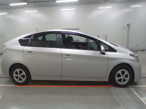 2011 Toyota Prius ZVW30[2]