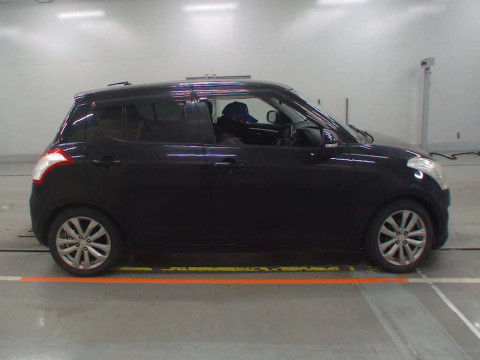 2013 Suzuki Swift ZC72S[2]