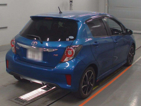 2015 Toyota Vitz NCP131[1]