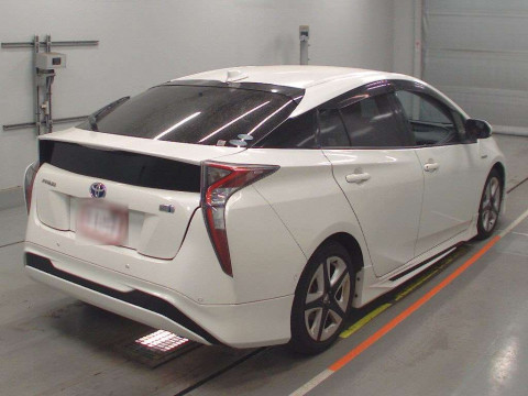 2016 Toyota Prius ZVW51[1]