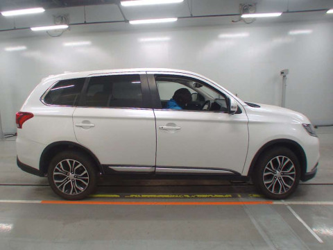 2018 Mitsubishi Outlander GF8W[2]