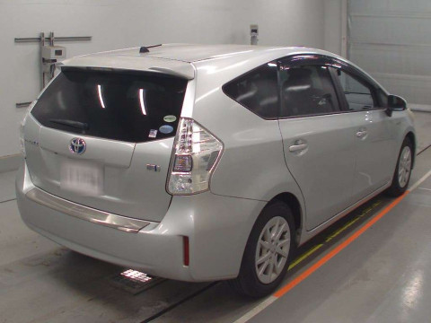 2014 Toyota Prius alpha ZVW41W[1]