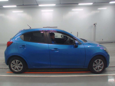 2016 Mazda Demio DJ3FS[2]