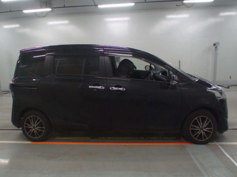 2015 Toyota Sienta NSP170G[2]