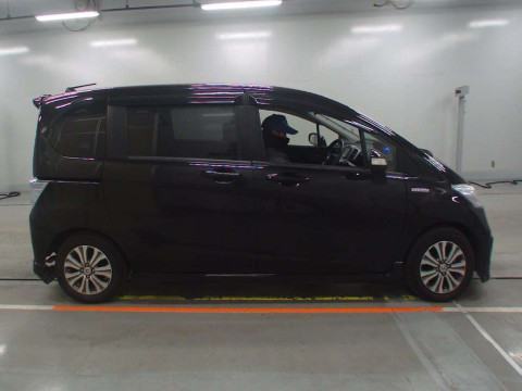 2012 Honda Freed hybrid GP3[2]