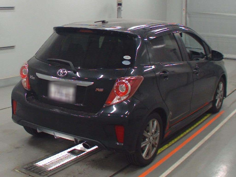 2011 Toyota Vitz NCP131[1]