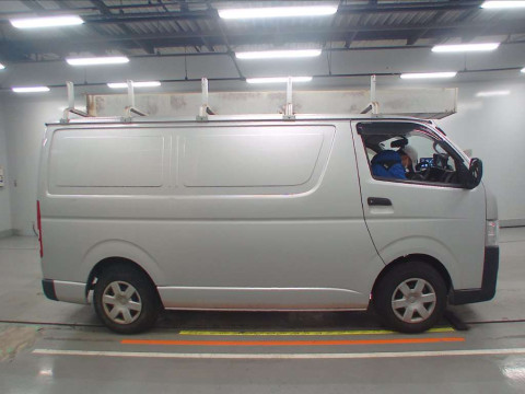 2016 Toyota Hiace Van KDH201V[2]