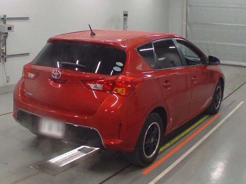 2014 Toyota Auris NZE181H[1]