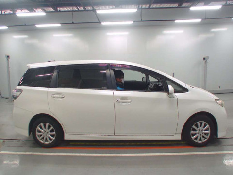 2013 Toyota Wish ZGE20G[2]