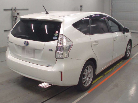 2014 Toyota Prius alpha ZVW41W[1]