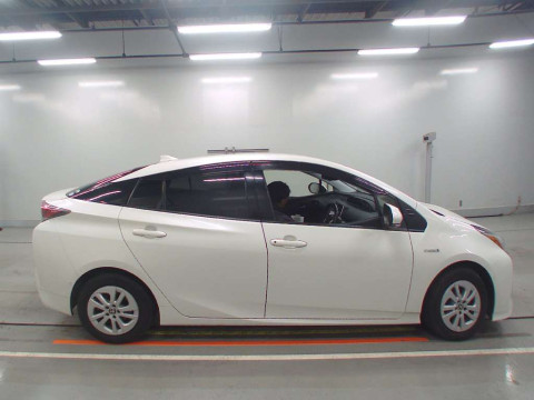 2018 Toyota Prius ZVW50[2]