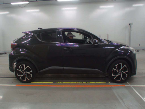 2016 Toyota C-HR NGX50[2]