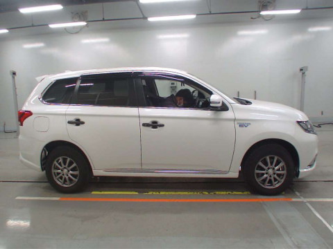 2019 Mitsubishi Outlander PHEV GG3W[2]