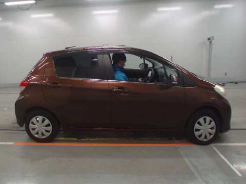 2012 Toyota Vitz KSP130[2]