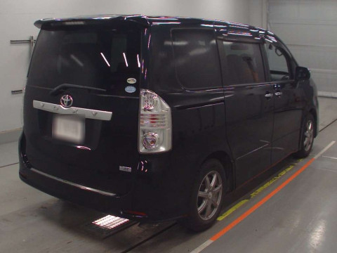 2009 Toyota Voxy ZRR70W[1]