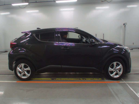 2019 Toyota C-HR ZYX10[2]